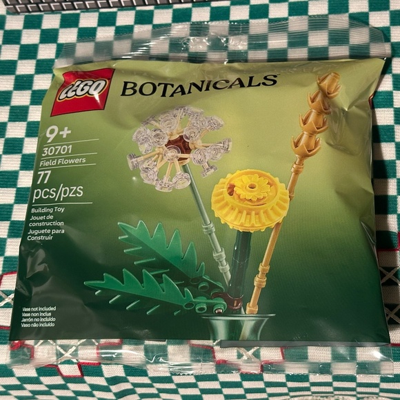 LEGO Botanicals Field Flowers (30701) (Bundle Eligible) - Picture 2 of 6